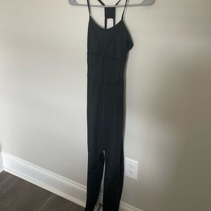 BLACK WORKOUT JUMPSUIT